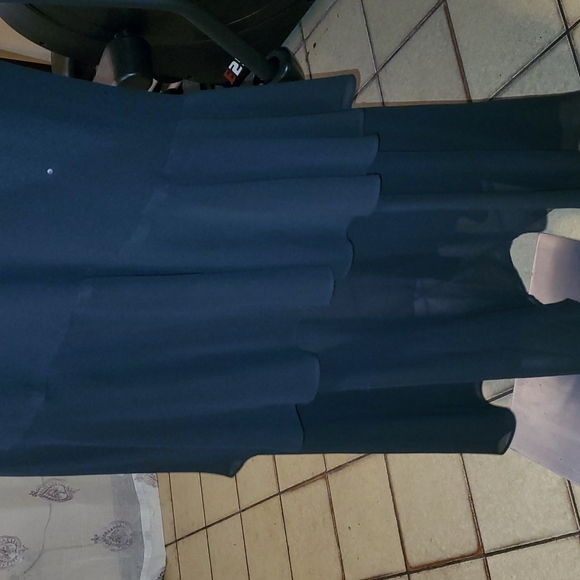 Black evening gown with beading - Picture 8 of 12